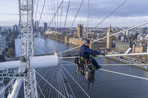 abseiling-the-london-eye-on-live-tv